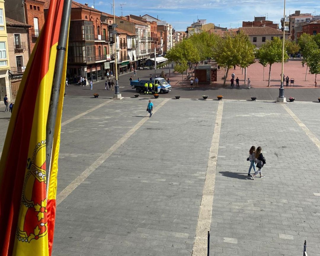 La imagen de la Plaza Mayor a las 12 del mediodía no tiene nada que ver con la de otros años