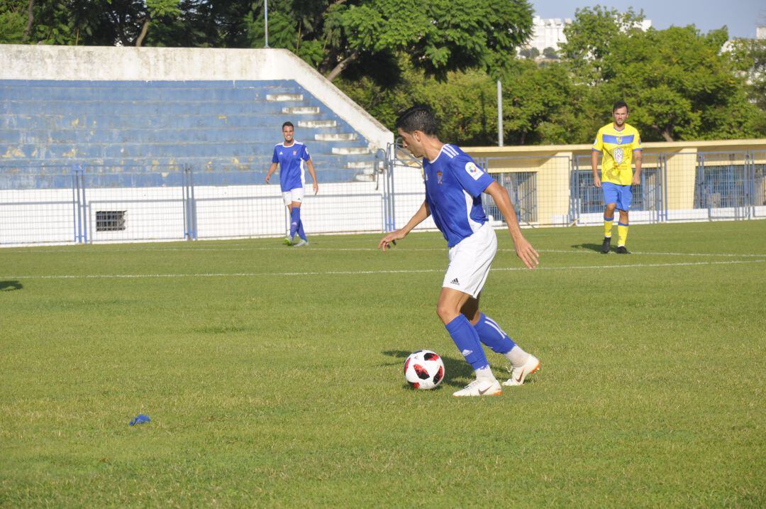 Sergio Narváez durante el partido ante el Conil CF en La Juventud
