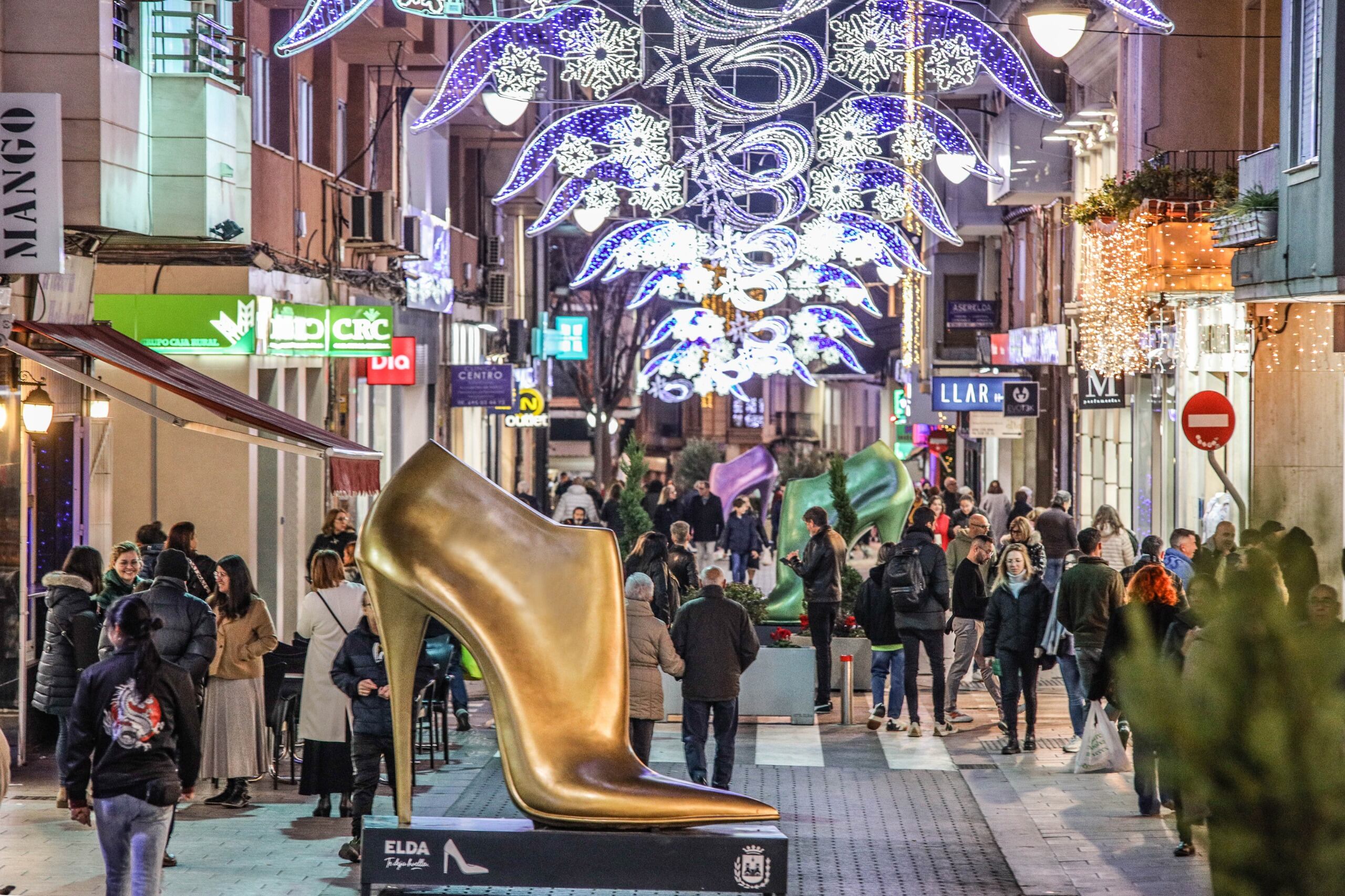 Imagen de archivo de la calle Juan Carlos I de Elda, uno de los núcleos principales del comercio de la localidad