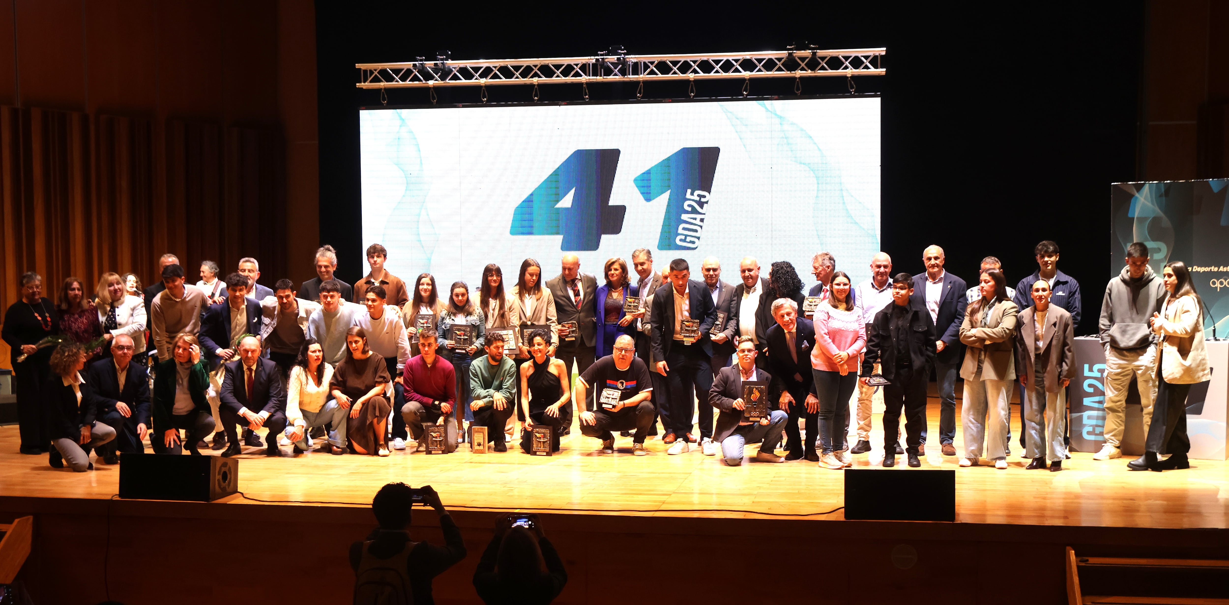 Foto de familia de los premiados en la 41 Gala del Deporte Asturiano.
