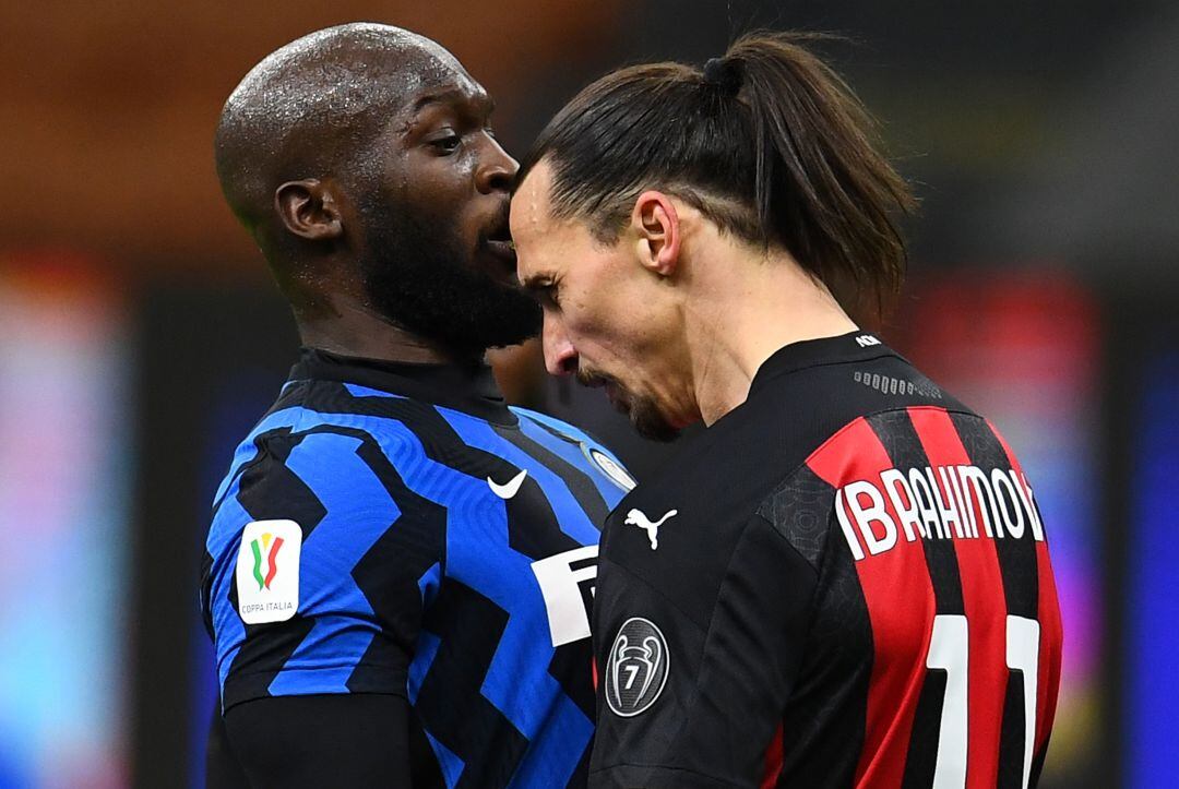 Lukaku e Ibrahimovic, durante el partido entre el Inter y el Milan.