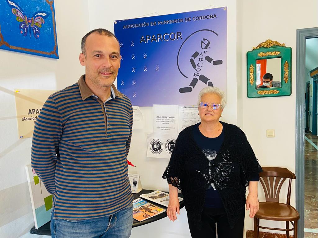 Josefa Villena, presidenta de APARCOR y Antonio Aguilar, director del centro de día de la asociación