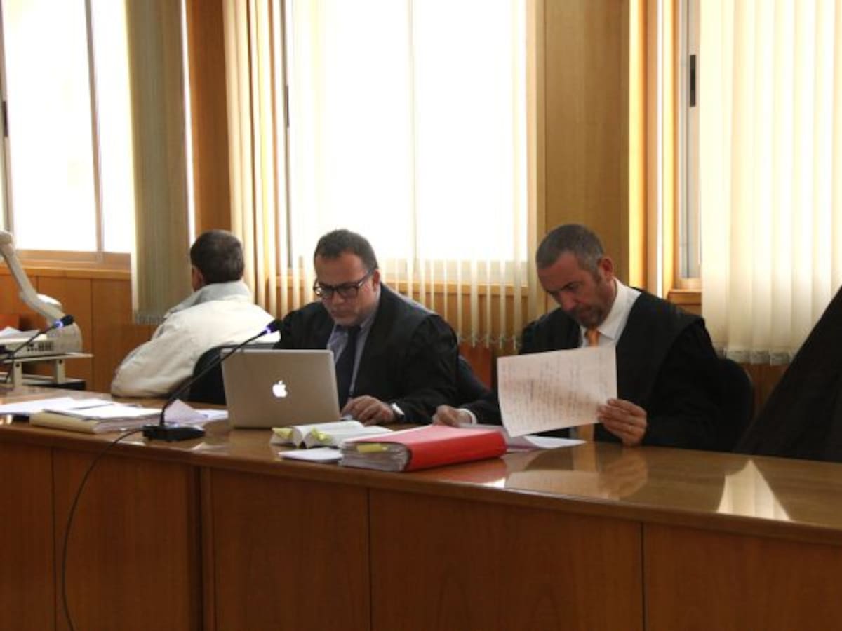 Absolt l'home que va contractar un sicari per intentar matar la seva família