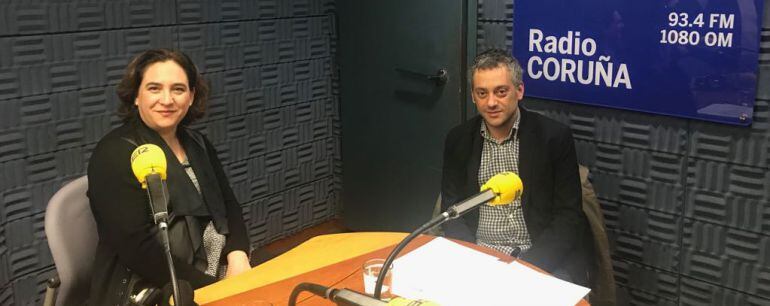 Ada Colau y Xulio Ferreiro en los estudios de Radio Coruña