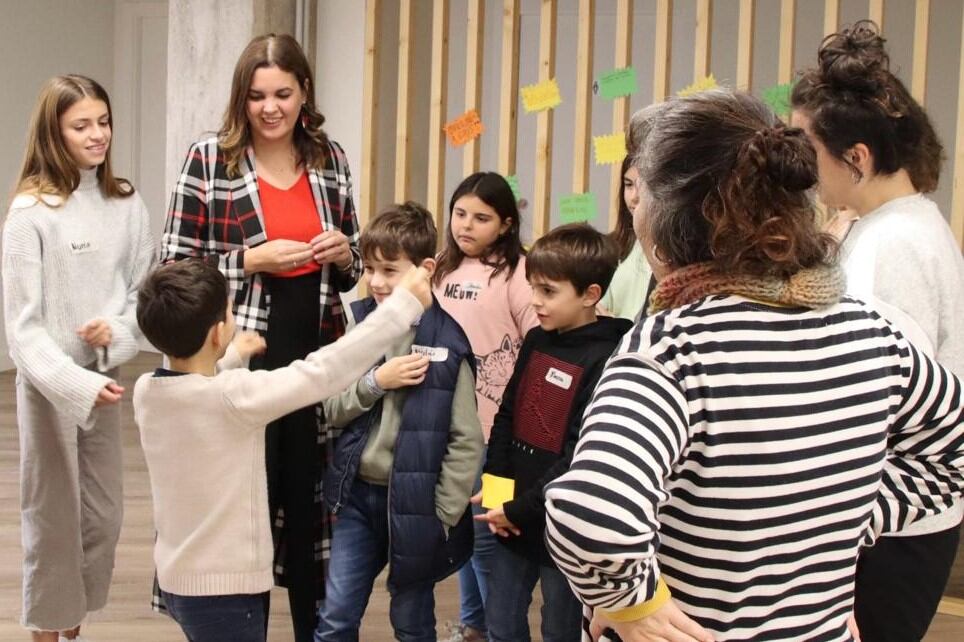 Sandra Gómez se reúne con niñas y niños valencianos para conocer su visión sobre la ciudad