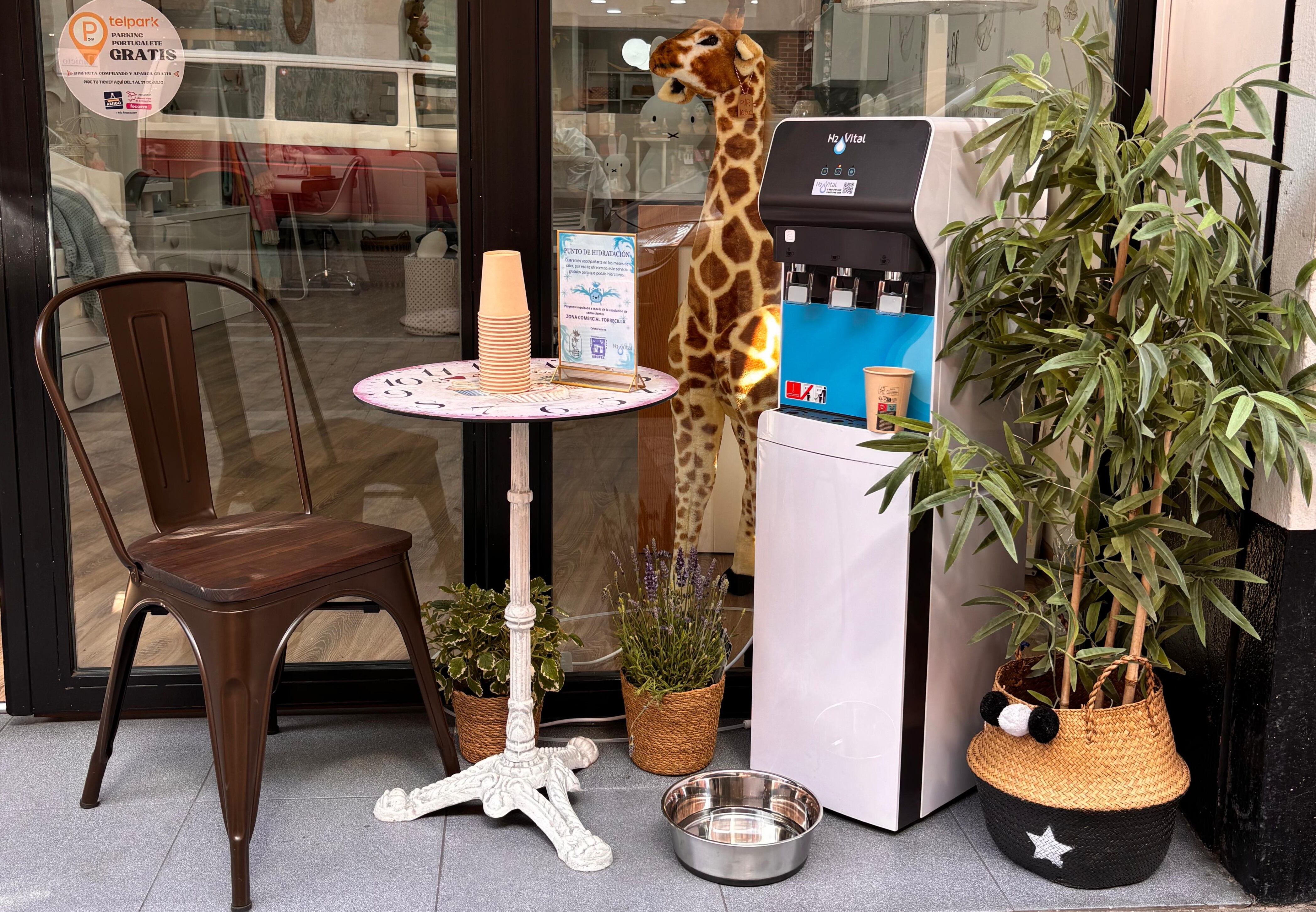 Los comercios de Torrecilla se moviliza contra el calor: instalan puntos de hidratación gratuitos y espacios de refugio para los ciudadanos | ZONA COMERCIAL TORRECILLA