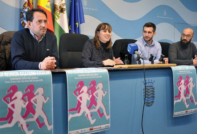 Presentación en el Ayuntamiento de la Reunión de Atletismo Escolar