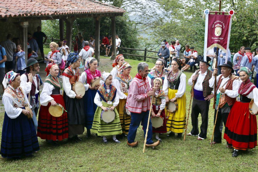 Miguel Ángel Revilla, este domingo, en Cohicillos (Cartes), en la celebración de San Cipriano.
