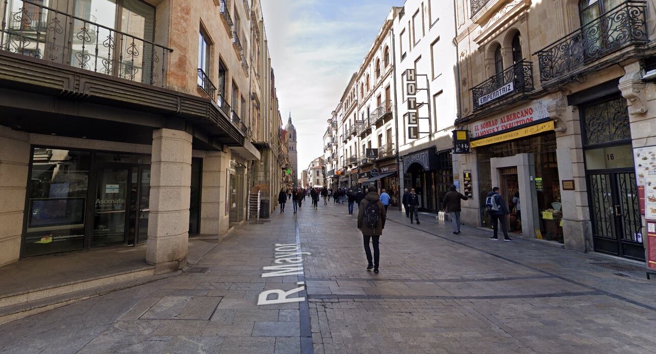 Tramo de la Rúa Mayor en el que se realizarán las obras este jueves/ Google Maps