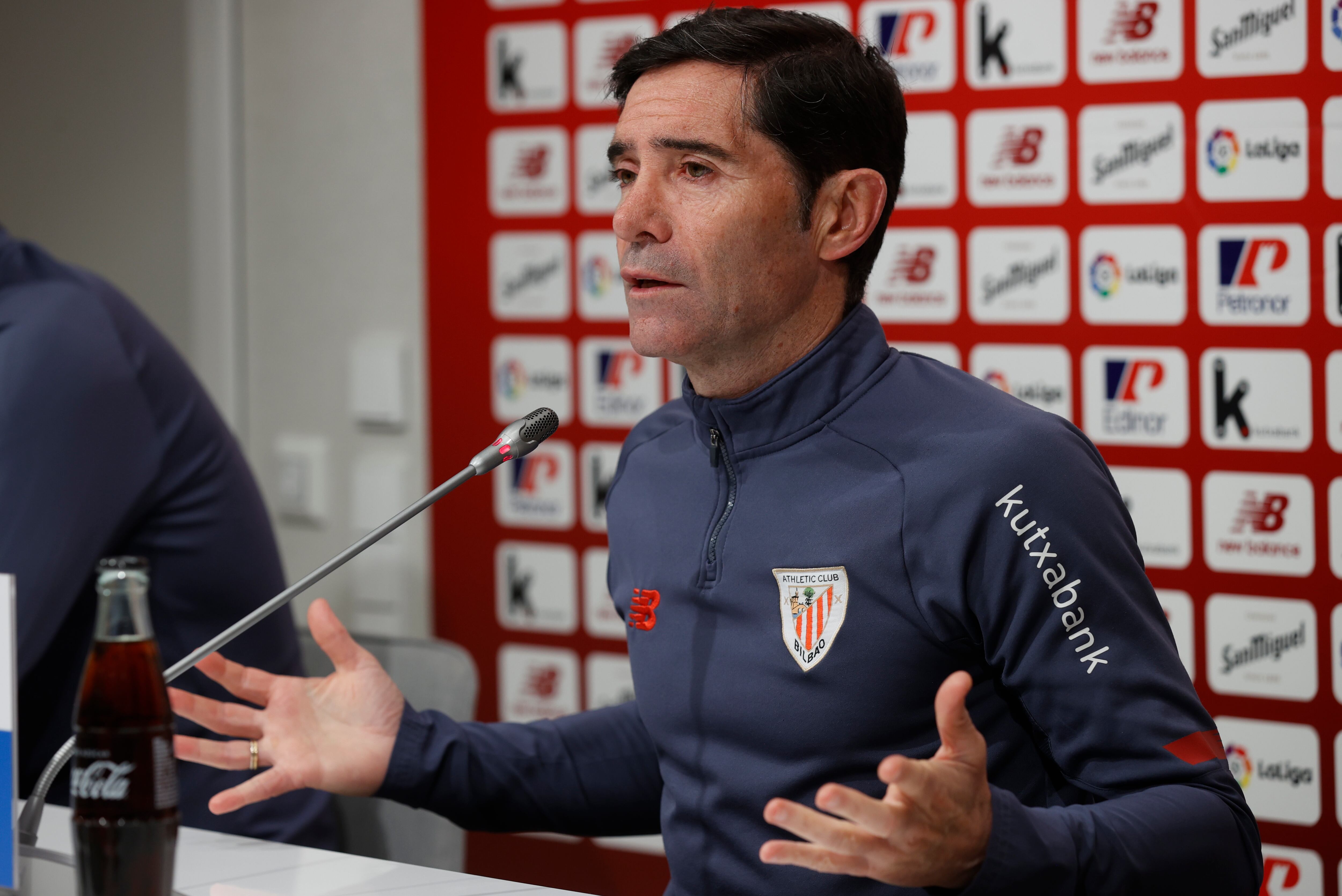 GRAFCAV4692. LEZAMA (BIZKAIA), 20/04/2022.- El entrenador del Athletic de Bilbao, Marcelino García Toral, ha ofrecido este miércoles una rueda de prensa tras el entrenamiento con el que el club rojiblanco ha preparado el partido liguero del próximo jueves ante el Cádiz en el Nuevo Mirandilla. EFE/Miguel Toña
