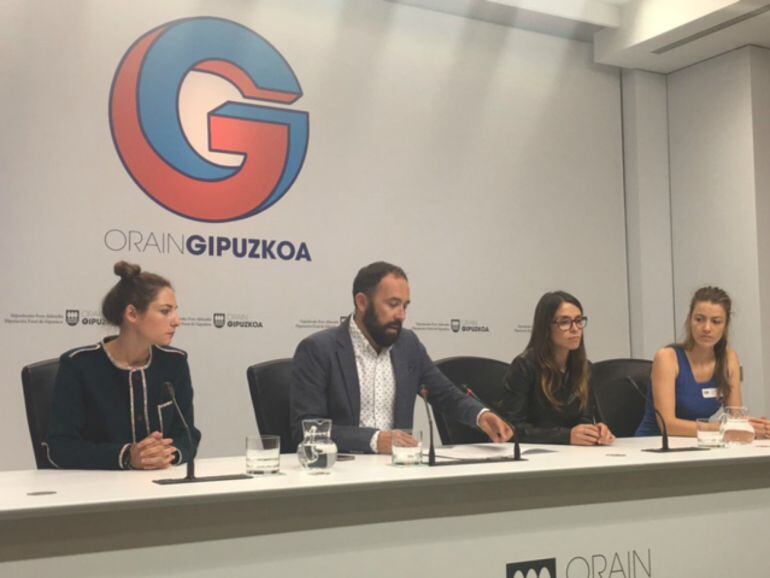 Rueda de prensa en la Diputación Foral de Gizpukoa con el Diputado de Cultura y Turismo, Denis Itxaso