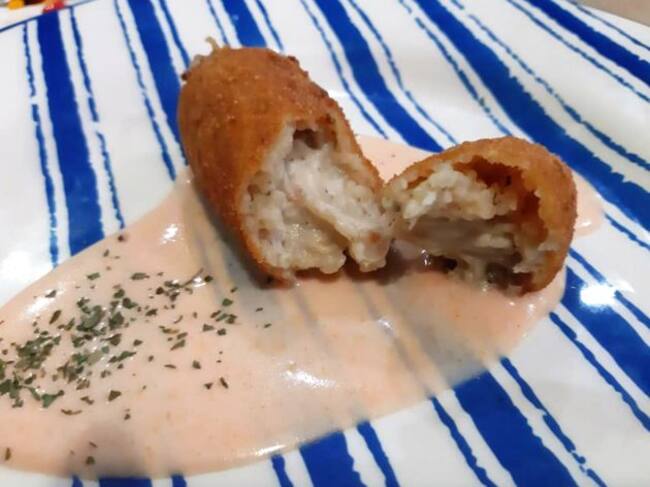 Croquetón de centolla con salsa de nécoras