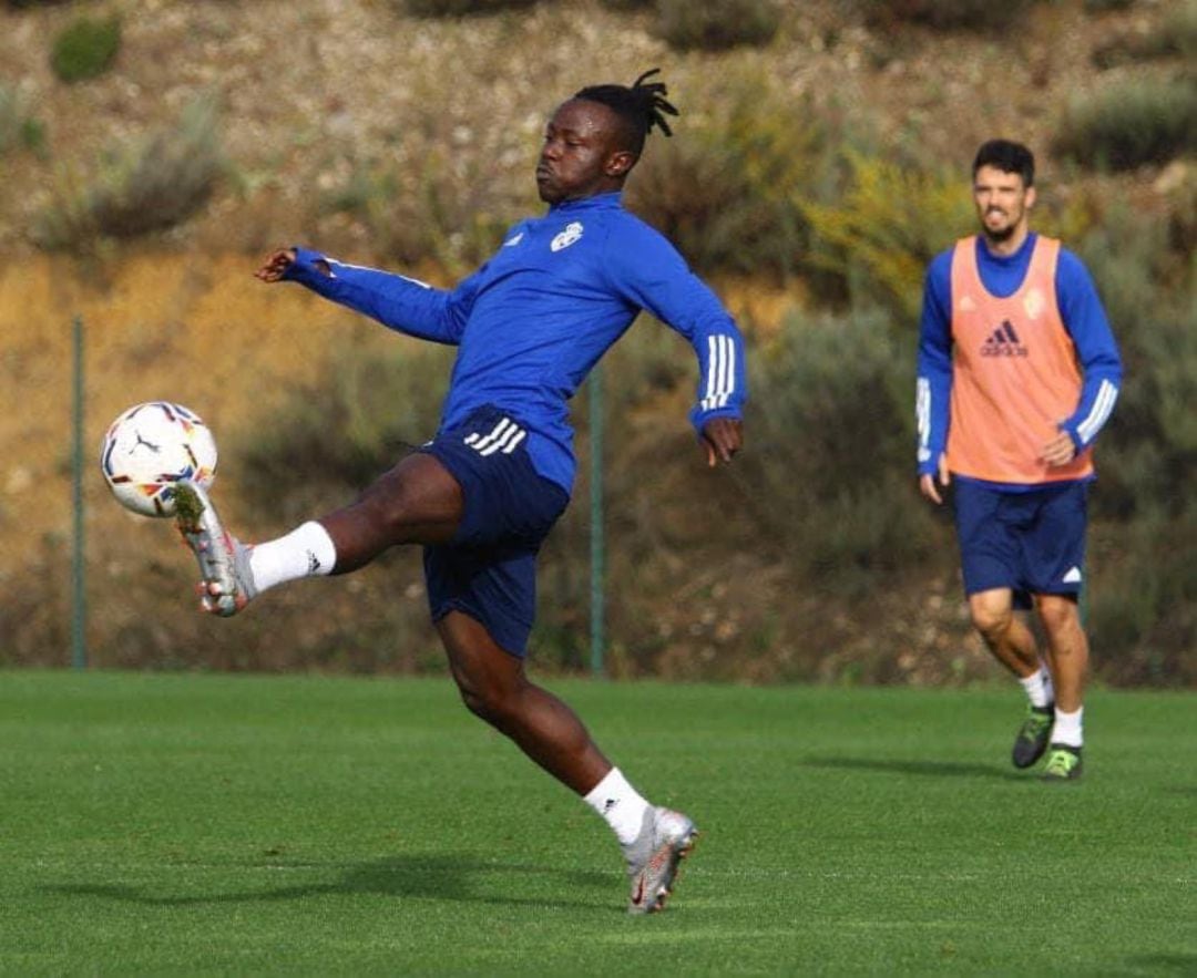 El jugador sigue ya los protocolos de la Liga y está apartado en su domicilio