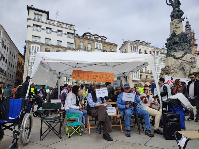 Se ha representado una abarrotada sala de espera