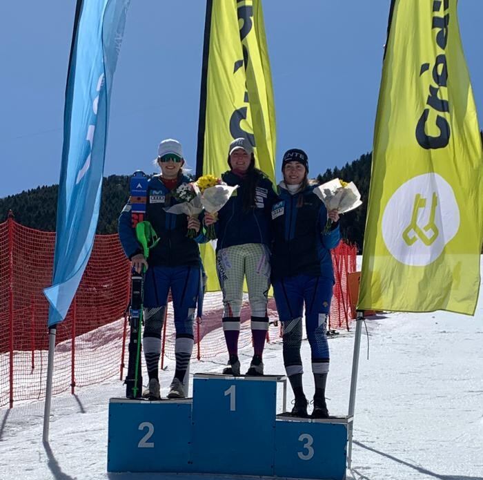 Íria Medina al més alt del podi en l'eslàlom.