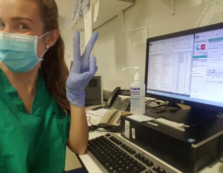 Con 23 años, Marisa es voluntaria desde el lunes en el Hospital La Paz de Madrid.