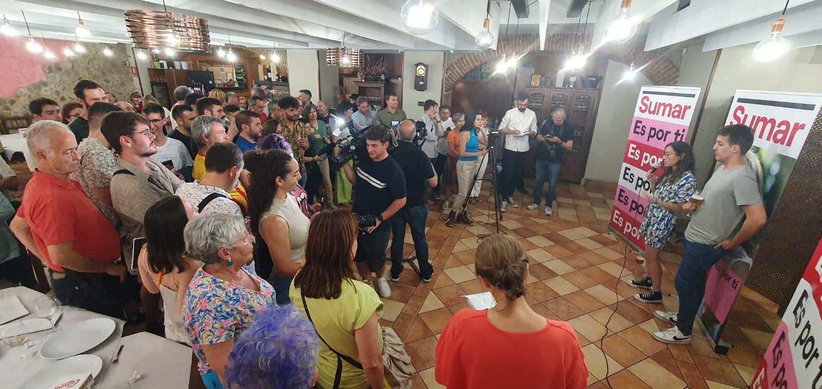 Pegada de carteles Sumar Aragón 23J