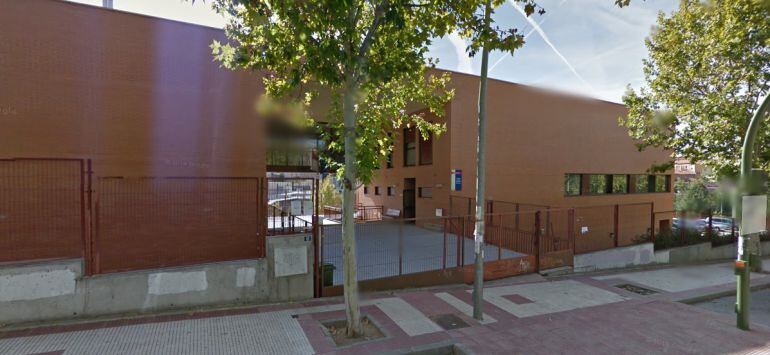 Entrada del colegio público Cardenal Mendoza, de Guadalajara.