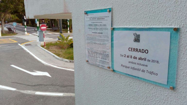 Cartel de cierre en el Parque de Tráfico de Elche