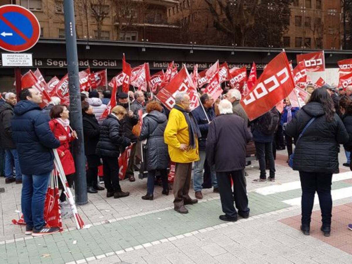 Más de 200 personas protestan en Albacete contra el sistema de pensiones