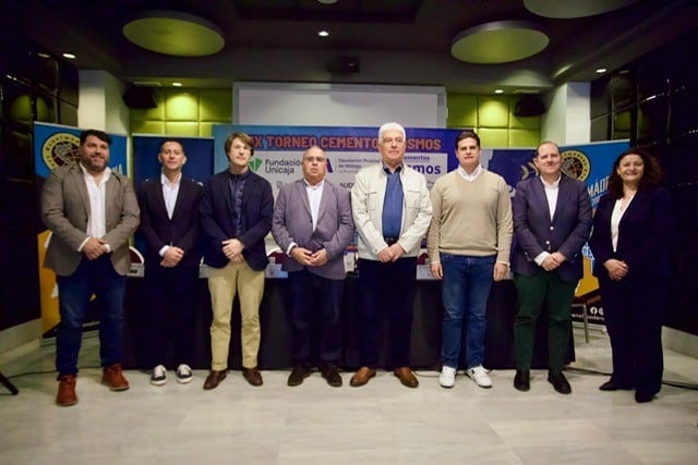 Los dirigentes y organizadores en la presentación del torneo Cementos Cosmos Benalmádena