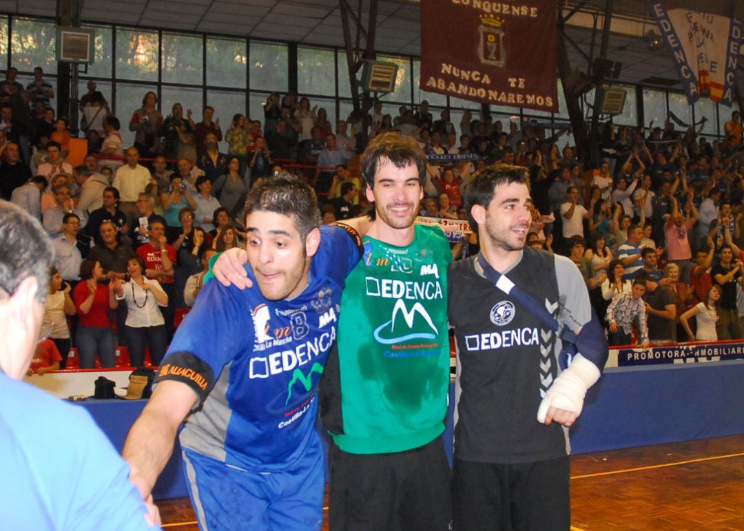 David Mendoza, Asier Zubiria y Sergio de la Salud celebran el ascesno a ASOBAL