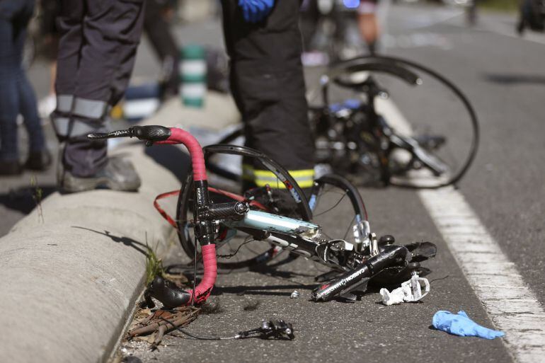 Dos ciclistas muertos y 7 heridos al ser atropellados por un coche en A Guarda.