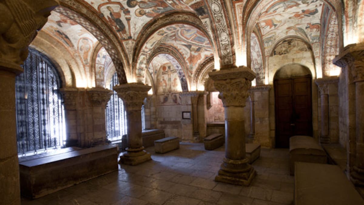 El Panteón Real de San Isidoro podrá visitarse con normalidad durante las labores de limpieza del entorno