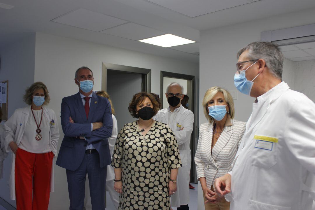 Visita de la Consejera de Sanidad, Verónica Casado, a los nuevos equipos