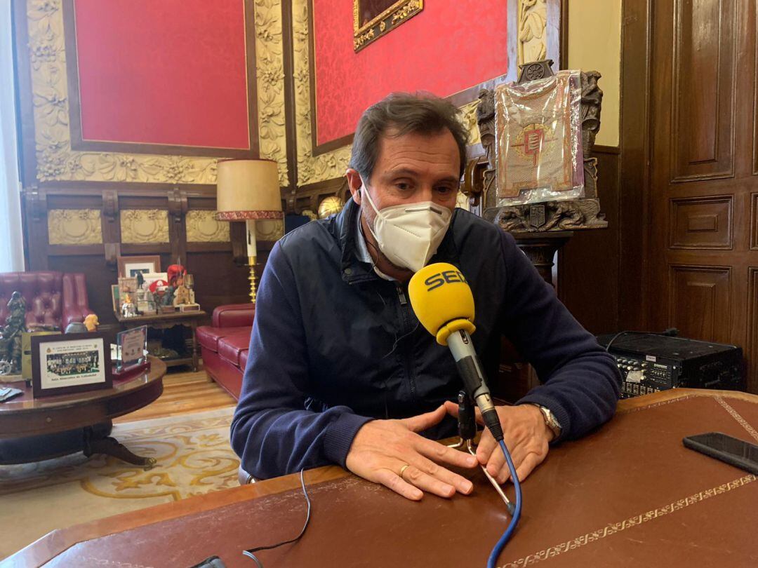 Óscar Puente durante la entrevista en Hoy por Hoy Valladolid