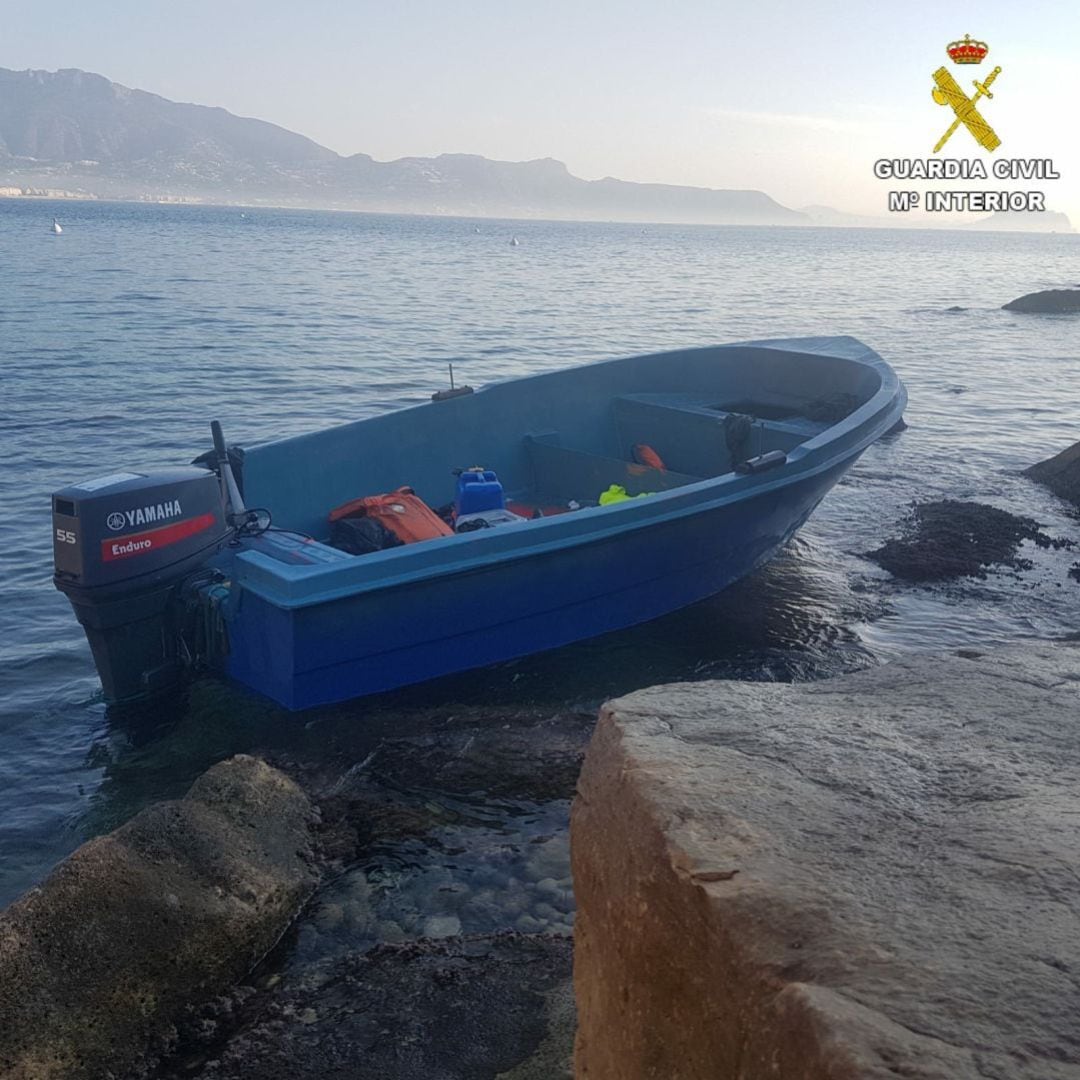 Imagen de archivo de una patera localizada por la Guardia Civil en L&#039;Alfas del Pi