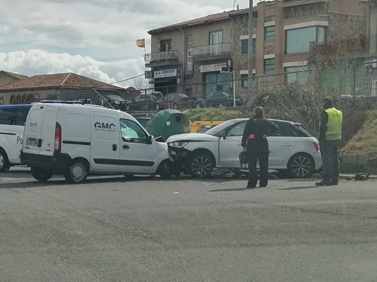 Un herido en un aparatoso accidente en las inmediaciones del Puente Adaja