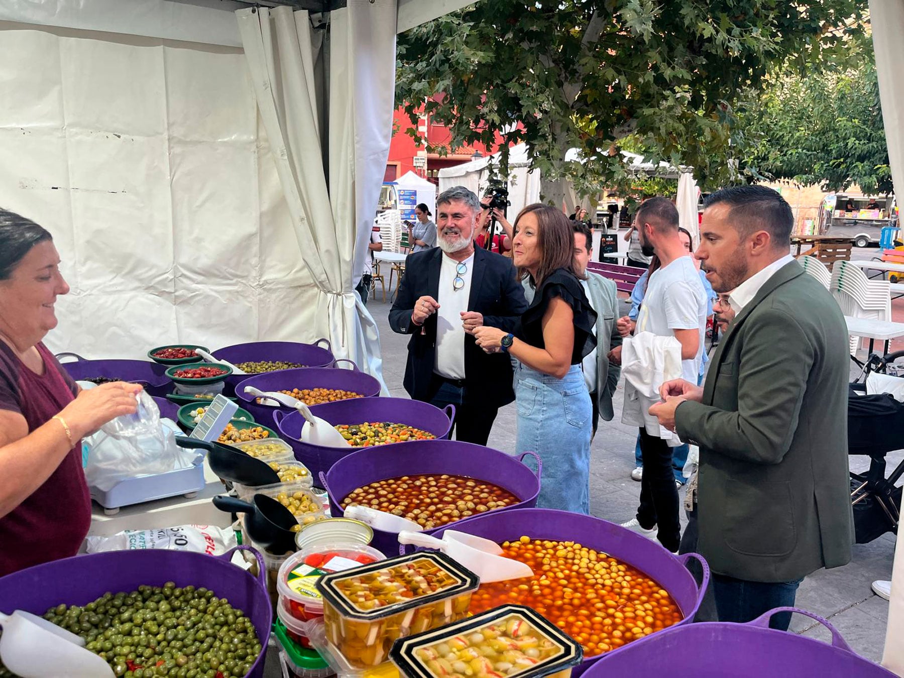 Un instante de la inauguración de esta nueva edición de la feria a cargo de las autoridades