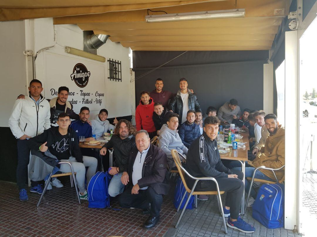 Jugadores y técnicos este viernes en la Cervecería Los Amigos en La Granja 