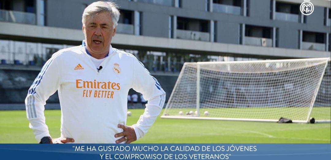 Carlo Ancelotti, durante su entrevista con el Real Madrid