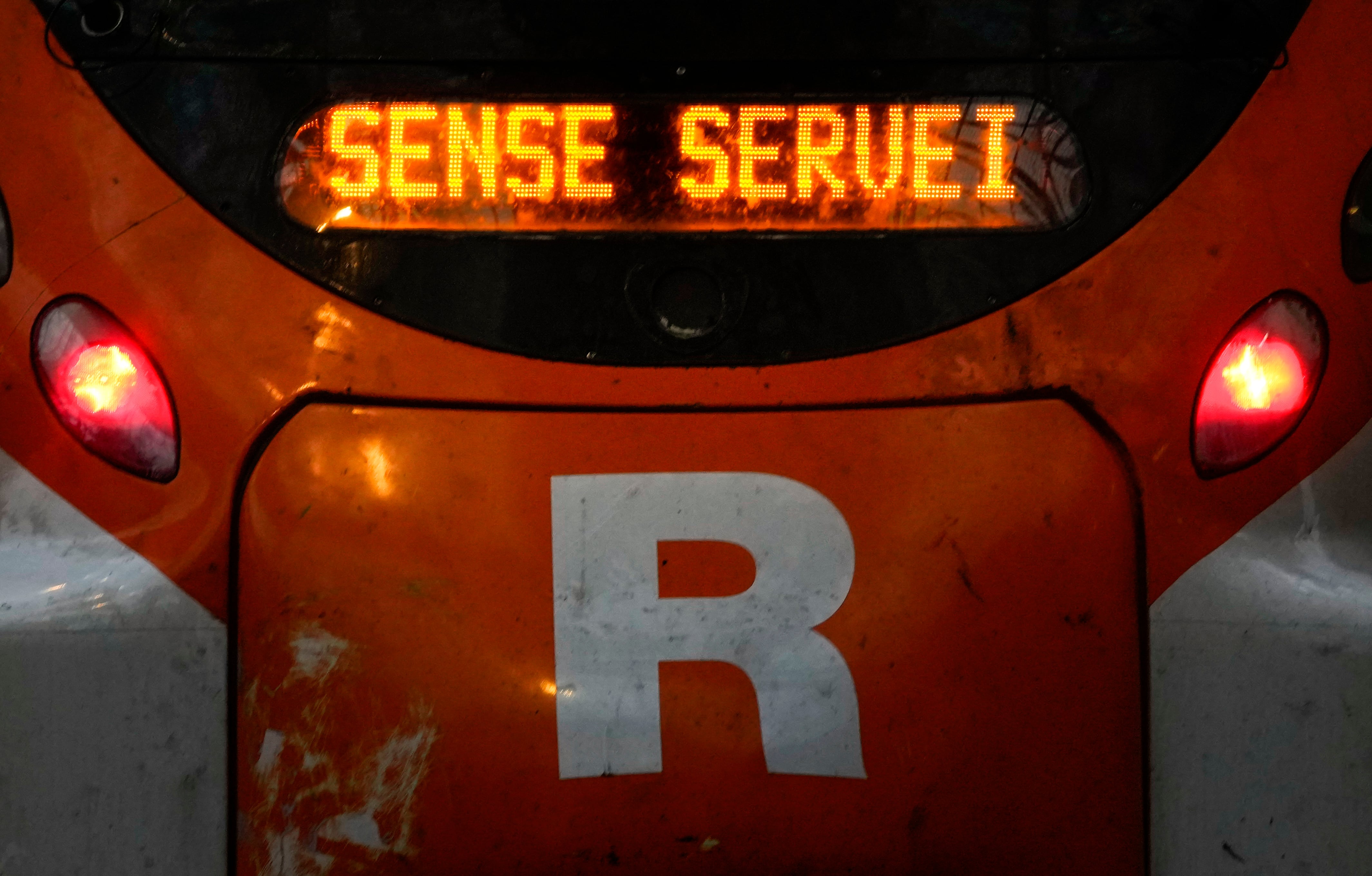 Vista de un tren de Rodalies en la Estación de Francia, en Barcelona, este martes. 