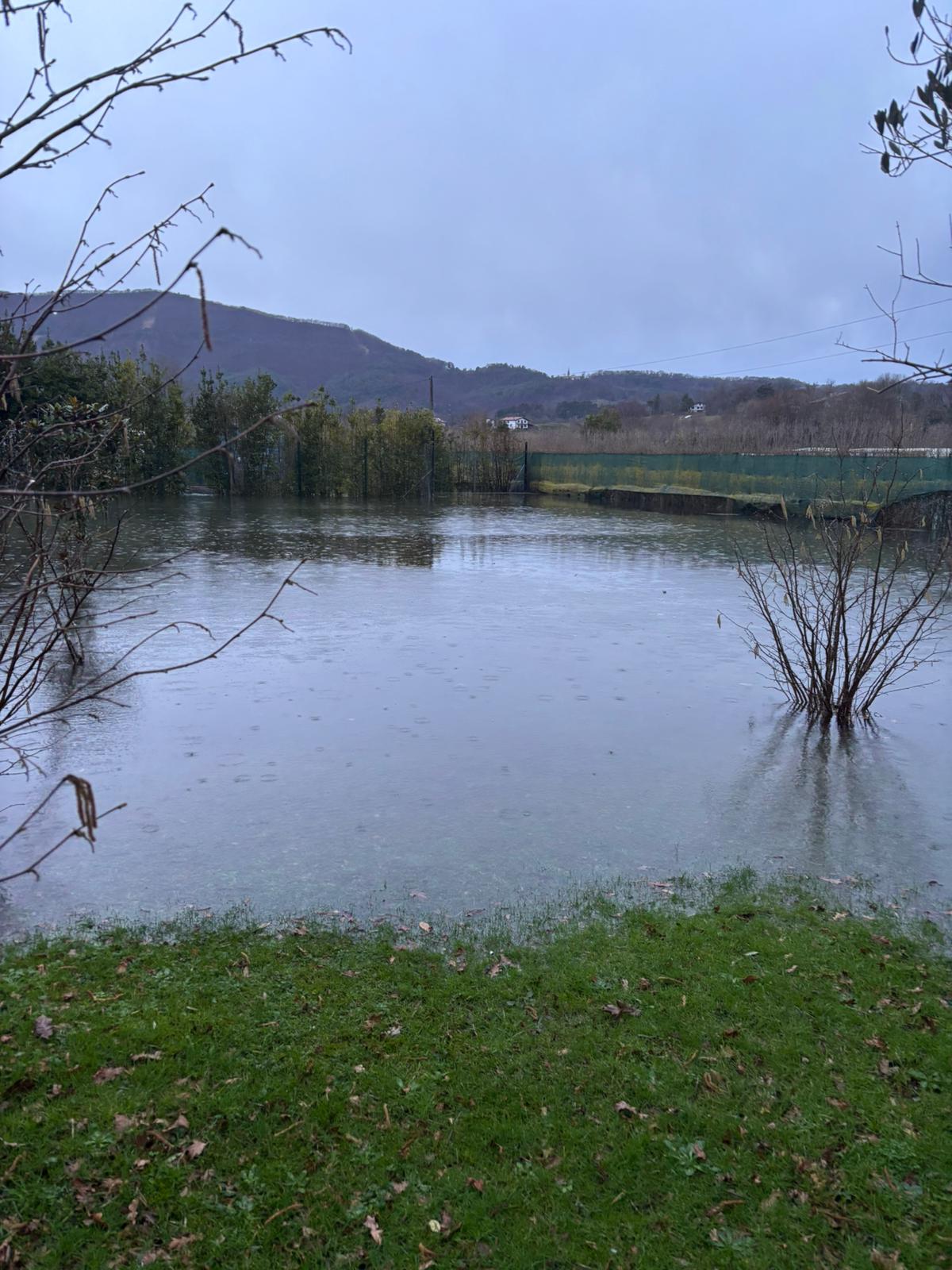 Imagen la zona inundada en Mendelu, Hondarribia.