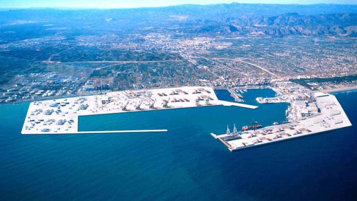 Destinará 17 millones para unir las dos dársenas mediante una conexión ferroviaria