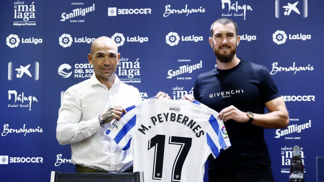 Peybernes, junto a Manolo Gaspar en su presentación como jugador del Málaga