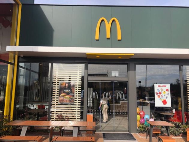 Imagen de la entrada del primer restaurante de McDonald&#039;s en Valdepeñas (Ciudad Real)