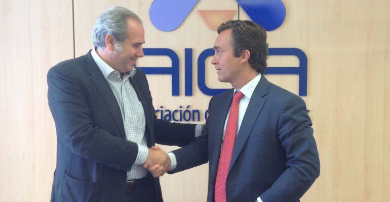 Firma del convenio entre AICA y B+SAFE