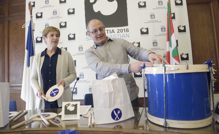 El alcalde de San Sebastián, Juan Karlos Izagirre, ha sido el encargado de revelar los datos de las diferentes tamborradas para el Día de San Sebastián 2015.