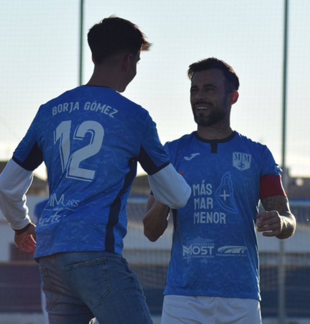 Molinero saludando al piloto Borja Gómez