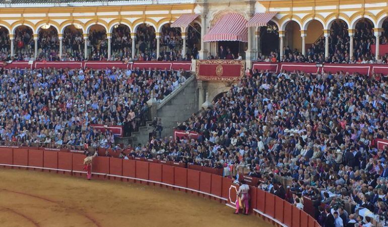 Ponce brindó su primer toro al rey don Juan Carlos al igual que sus compañeros de cartel