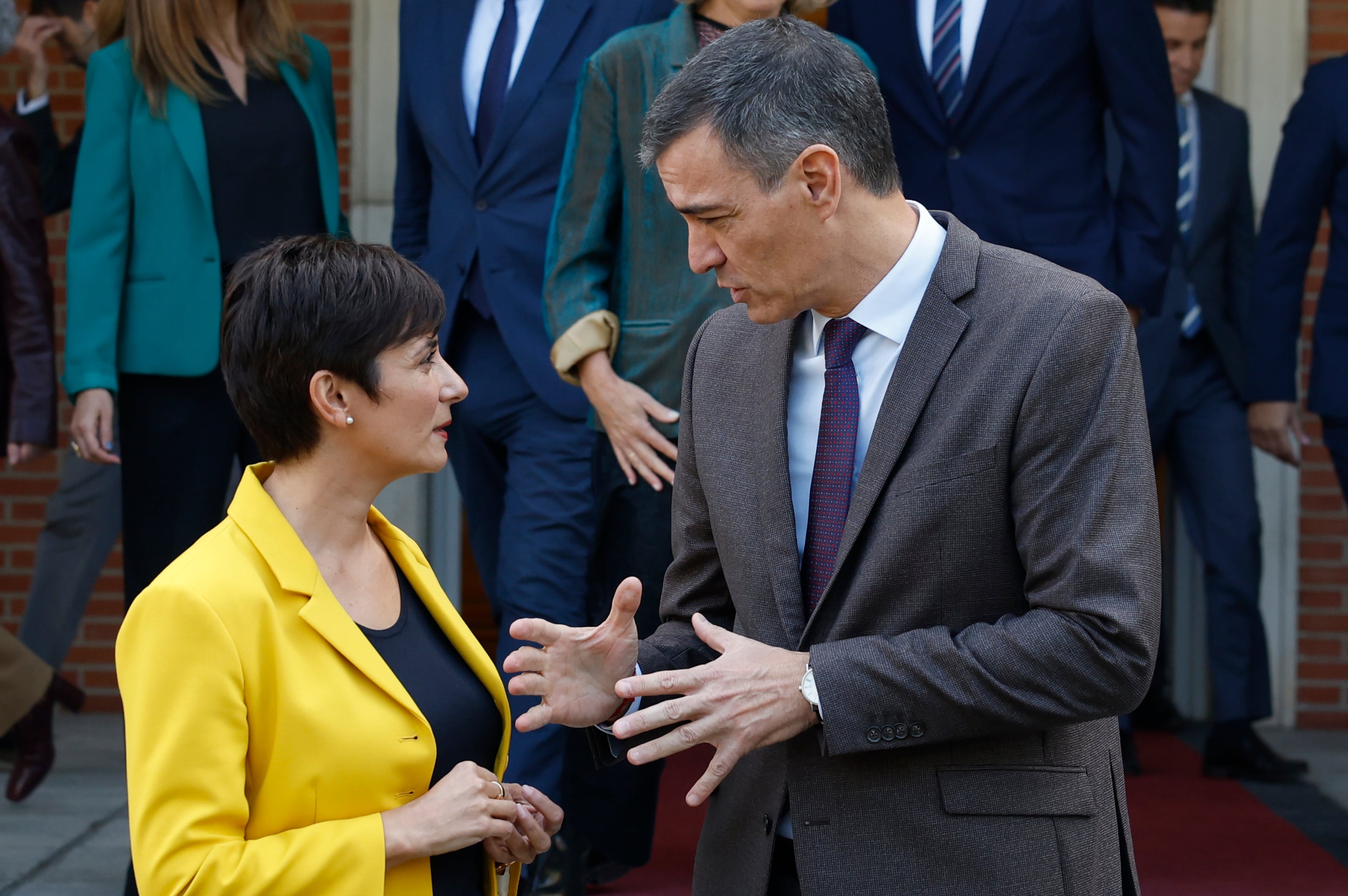 El presidente del Gobierno, Pedro Sánchez, mantiene un encuentro con organizaciones sociales y representantes del sector de la vivienda, a la que también acude la ministra del ramo, Isabel Rodríguez este martes en el Palacio de la Moncloa en Madrid