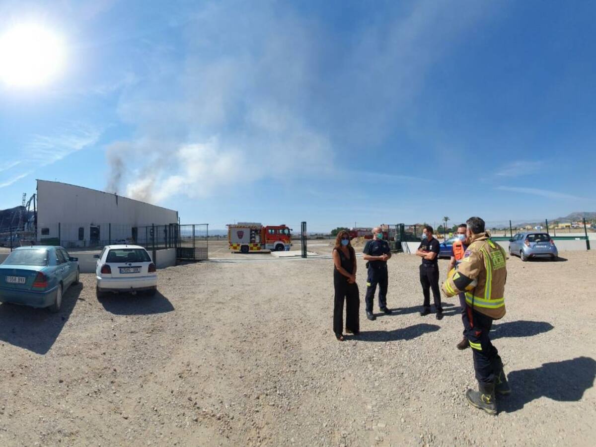Un grave incendio destruye un almacén agrícola de Tercia