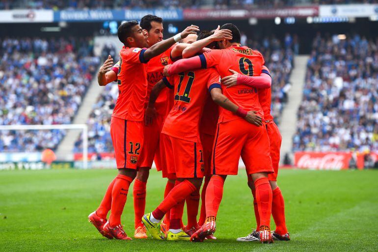 BARCELONA, SPAIN - APRIL 25: FC Barcelona players celebrate after Lionel Messi of FC Barcelona scored his team's second goal during the La Liga match between RCD Espanyol and FC Barcelona at Cornella-El Prat Stadium on April 25, 2015 in Barcelona, Spain. 