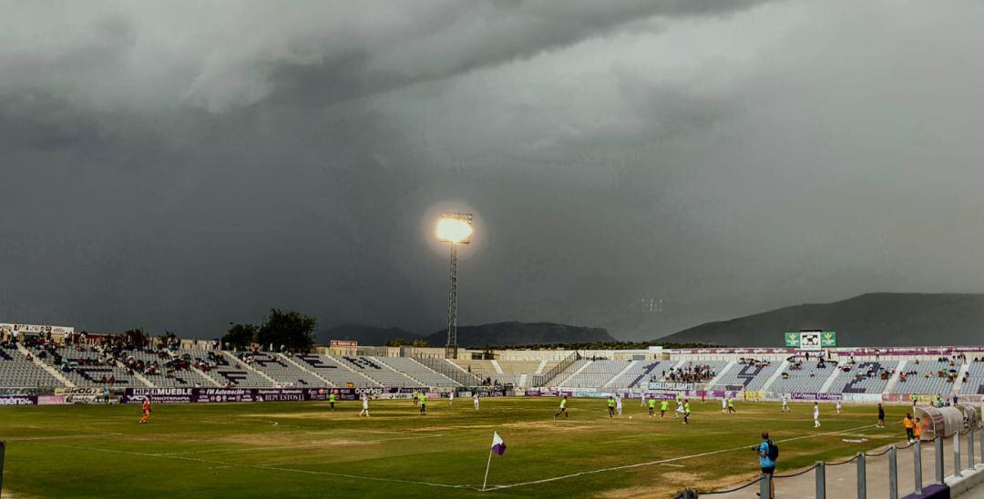 Nubes sobre el Estadio de La Victoria durante un partido de esta temporada.