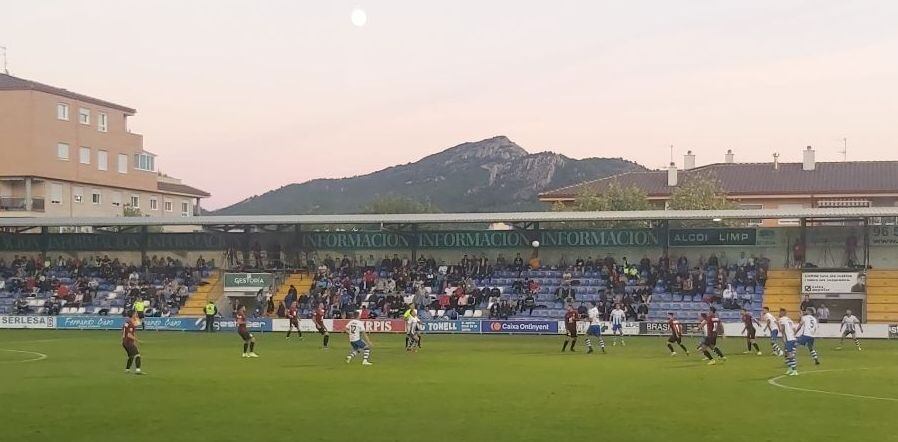 Instante del partido entre el CD Alcoyano y el CD Eldense.