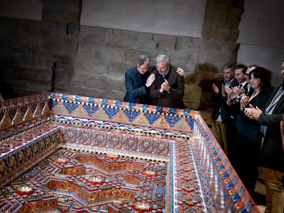 El presidente Azcón asiste a la presentación del cuarto alfarje realizado por el proyecto 'Sigena Mágica'.Fabián Simón